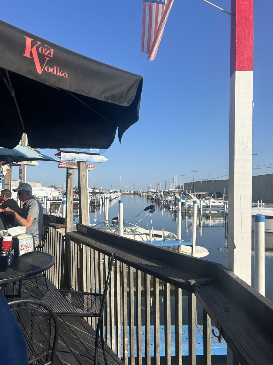 laurabagley4's tweet image. Can’t not eat outside today, it would be a crime ! #saturdayfun ☀️