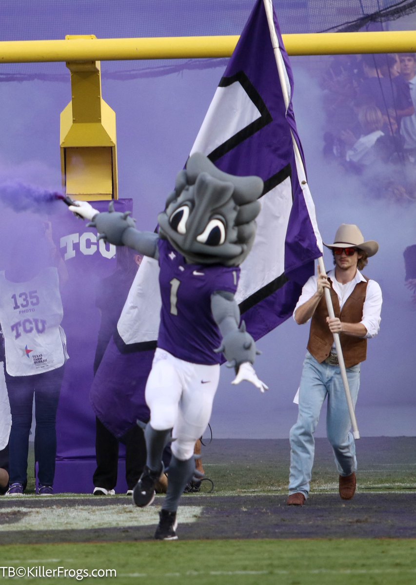 Killer_Frogs's tweet photo. Under 3 hours to go until kickoff between @TCUFootball and @CUBuffsFootball

Frog fans how are we feeling?🐸🐸🐸 #gofrogs #beatcu https://t.co/uz2tX8icjm