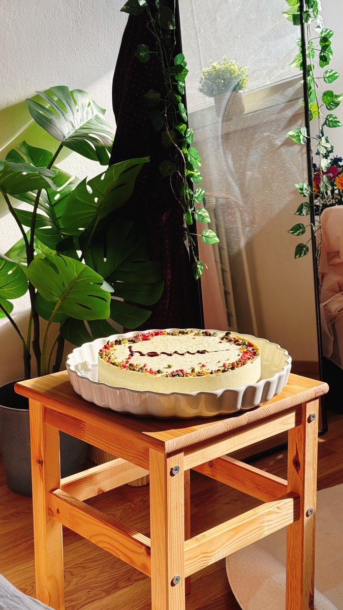 yarimoder's tweet image. i was never supposed to but im turning 27 tonight c: im loved and surrounded by friends and doing better and progressing and i made a pistachio cheesecake IT GETS BETTER!