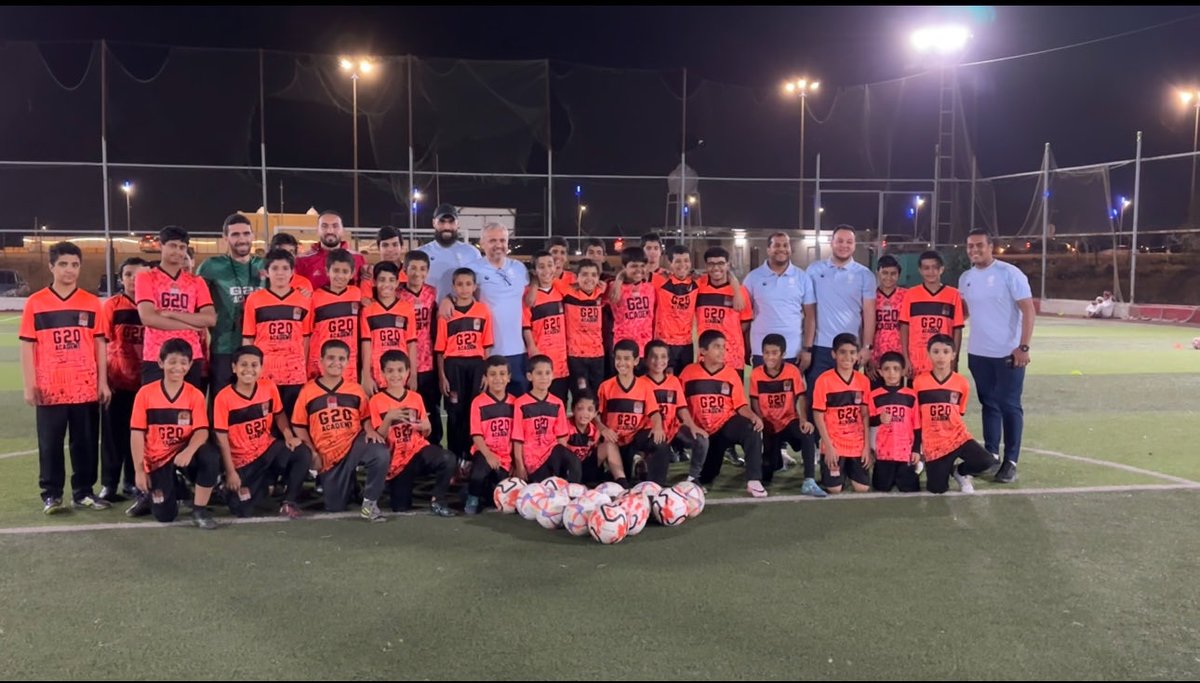 تشرفنا في هذا المساء بحضور الكابتن عبدالله الغباري ومشرف الفئات السنية السيد اليكساندر وفريق العمل في نادي الاخدود وذلك تعزيز الشراكة بين نادي الاخدود وأكاديمية G20 

حيث ان هذه الزيارات ستكون بشكل مستمر لاكتشاف المواهب وعمل برامج مشتركة تخدم الطرفين

#اكاديمية_G20 #نادي_الاخدود