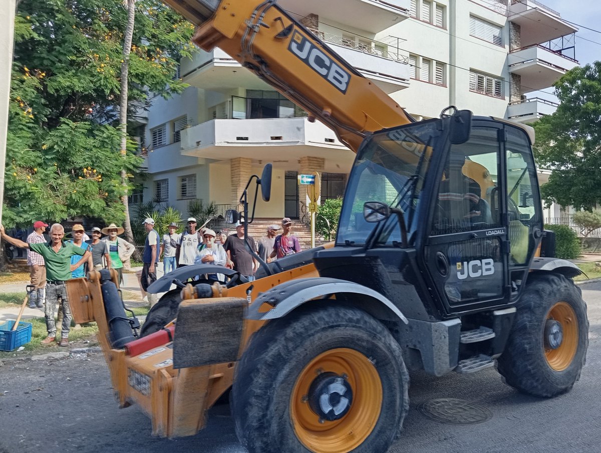 NiurisI13915's tweet photo. Se realiza en la mañana de una extensa jornada de higienización en el municipio capitalino de Plaza de la Revolución,
#PorCubaJuntosCreamos
@c https://t.co/SaVATpyoje