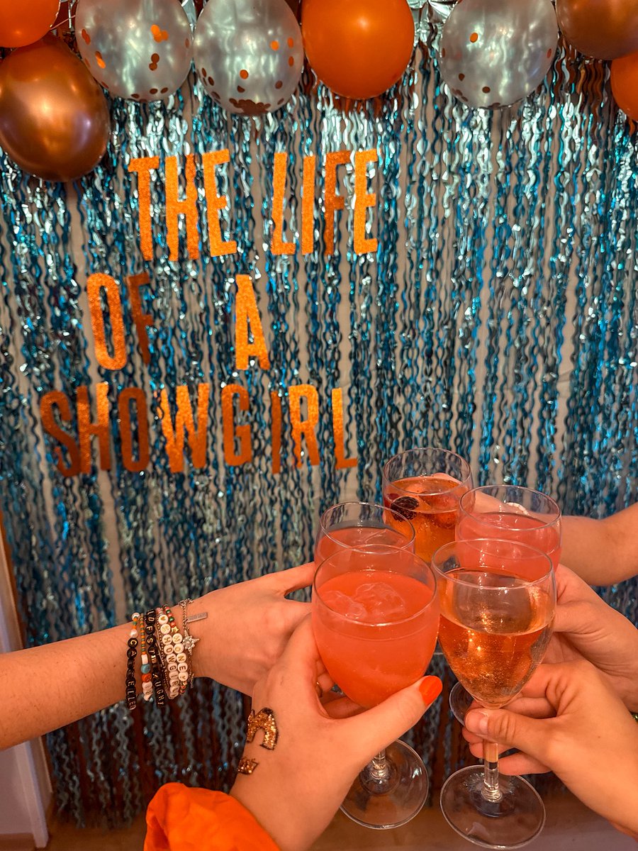alinalovestay's tweet photo. Life of a Swiftie 🧡

#TSTheLifeOfAShowgirl 
#TSTheOfficialReleasePartyOfAShowgirl 
@taylorswift13 @taylornation13 https://t.co/MzvvPhtSmE