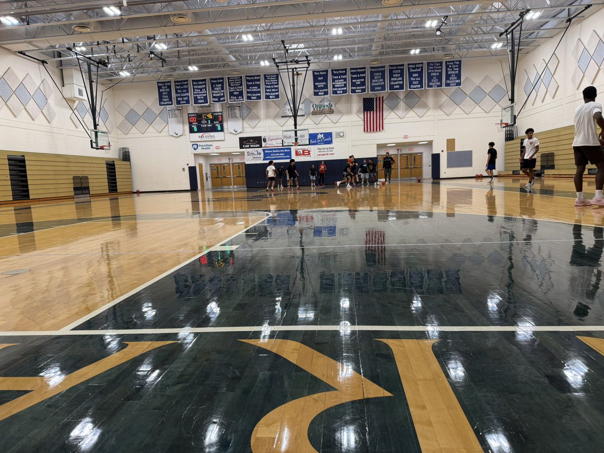 WeiserBoysHoops's tweet photo. #FallWorkouts #RUNtheTOWN https://t.co/Gtp7HGUFXf
