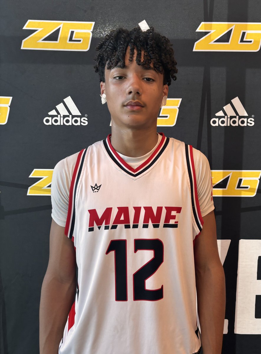 2029 Carter Brathwaite’s potential shined in his first outing today at the #NEHF. The big guard out of Cony HS scored the ball at multiple levels of the floor, while making strong reads and limiting mistakes with the basketball. 

Another name to know out of Maine.