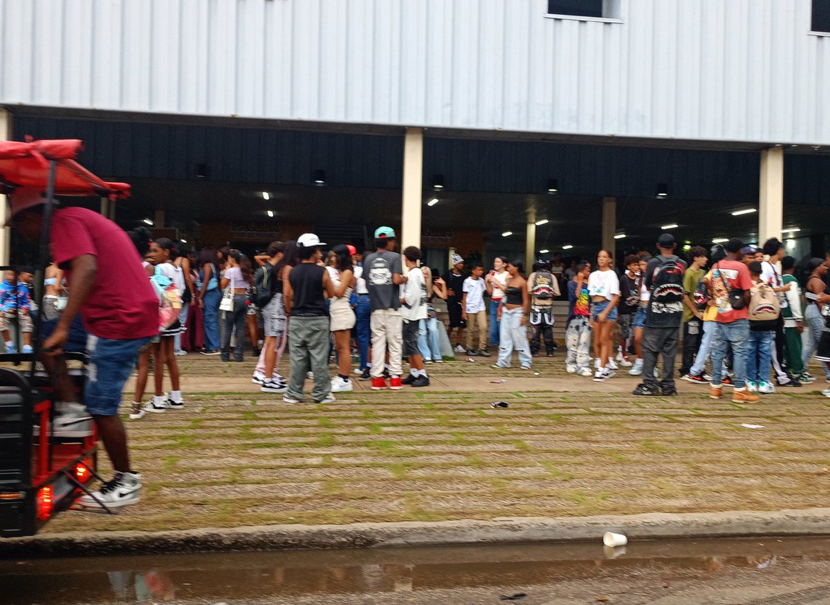 La feria de PABEXPO ha tenido tremenda aceptación, sobre todo entre los más  jóvenes. Siempre abarrotada. Empresas estatales y no estatales unidas para disfrute de la población, una experiencia digna de imitar por otras provincias. #Cuba #CDRCuba #65AñosCDR #SomosDelBarrio