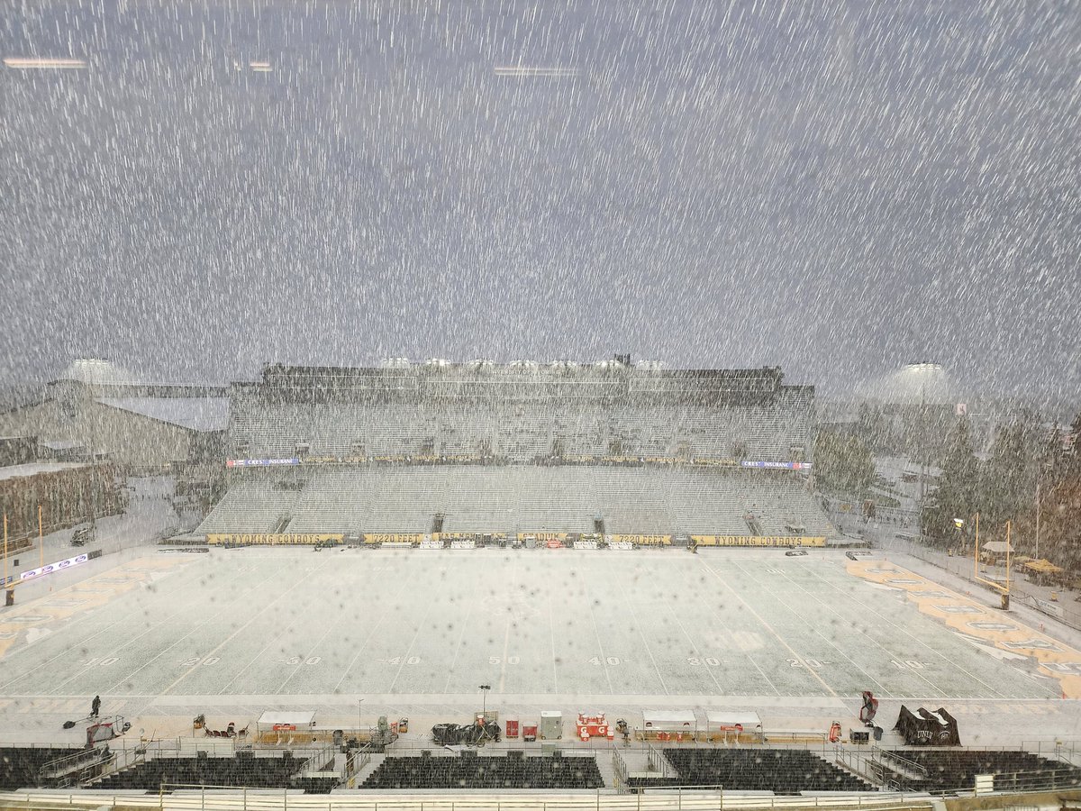Pokes_News's tweet photo. Whiteout! https://t.co/Ppf02CKPms