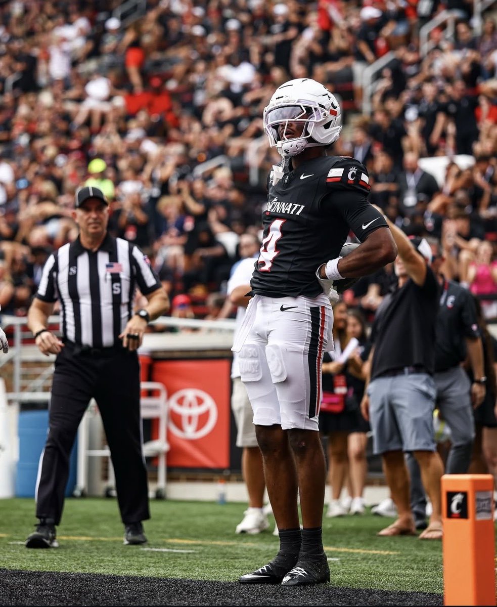Mekhi_Paschall1's tweet image. After a great visit I am blessed to receive my 2nd D1 offer from Cincinnati #AGTG 

@CoachStingley @EdOBrienCFB @adamgorney @BrianDohn247 @SWiltfong_ @ChadSimmons_
