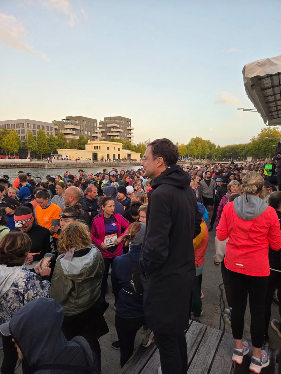 Ce soir, près de 10 000 participants étaient au départ de la nouvelle édition de #CaenÇaBouge !
Un rendez-vous qui invite à (re)découvrir la ville autrement à pied et à vélo dans une ambiance sportive et conviviale.
Un beau moment de partage et d’énergie collective !
