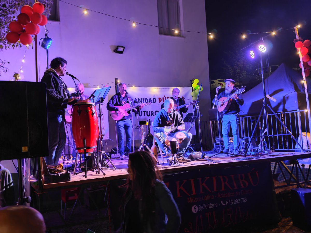 Fiesta Fin de la Vendimia de <a href="/El_Filandon/">El Filandón Berciano</a> Berciano. El único show capaz de competir con una retransmisión del Real Madrid.  

Vino del Bierzo, bailoteo y ambiente compadre.