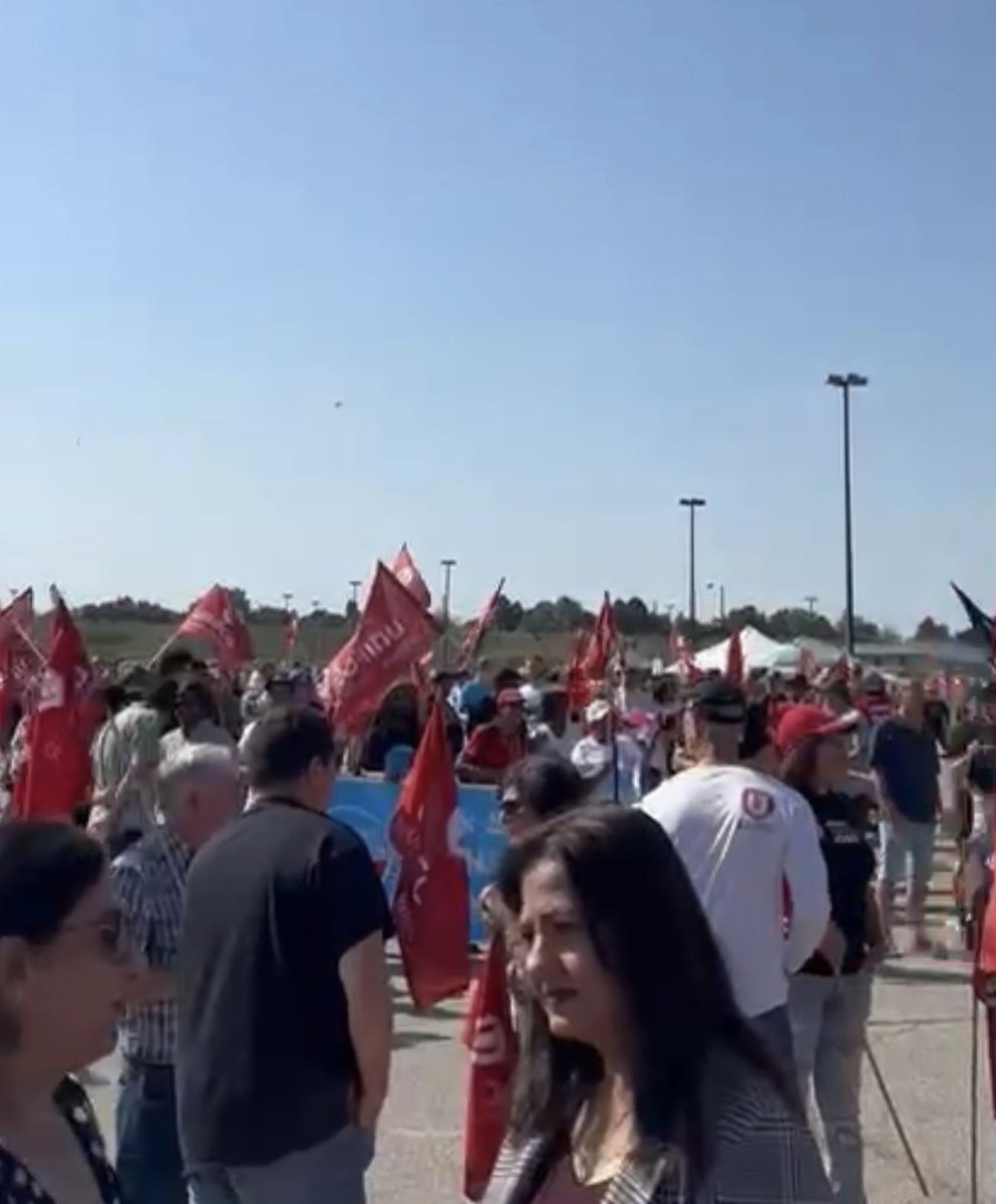 SoniaLiberal's tweet image. Today, I joined Unifor’s “Protect Canadian Jobs” Rally at Stellantis Brampton and proud to stand with the workers driving Canada’s auto sector.

We’re investing in Canadian industries, building a resilient economy, and keeping good jobs in Canada. 🇨🇦 #SupportWorkers