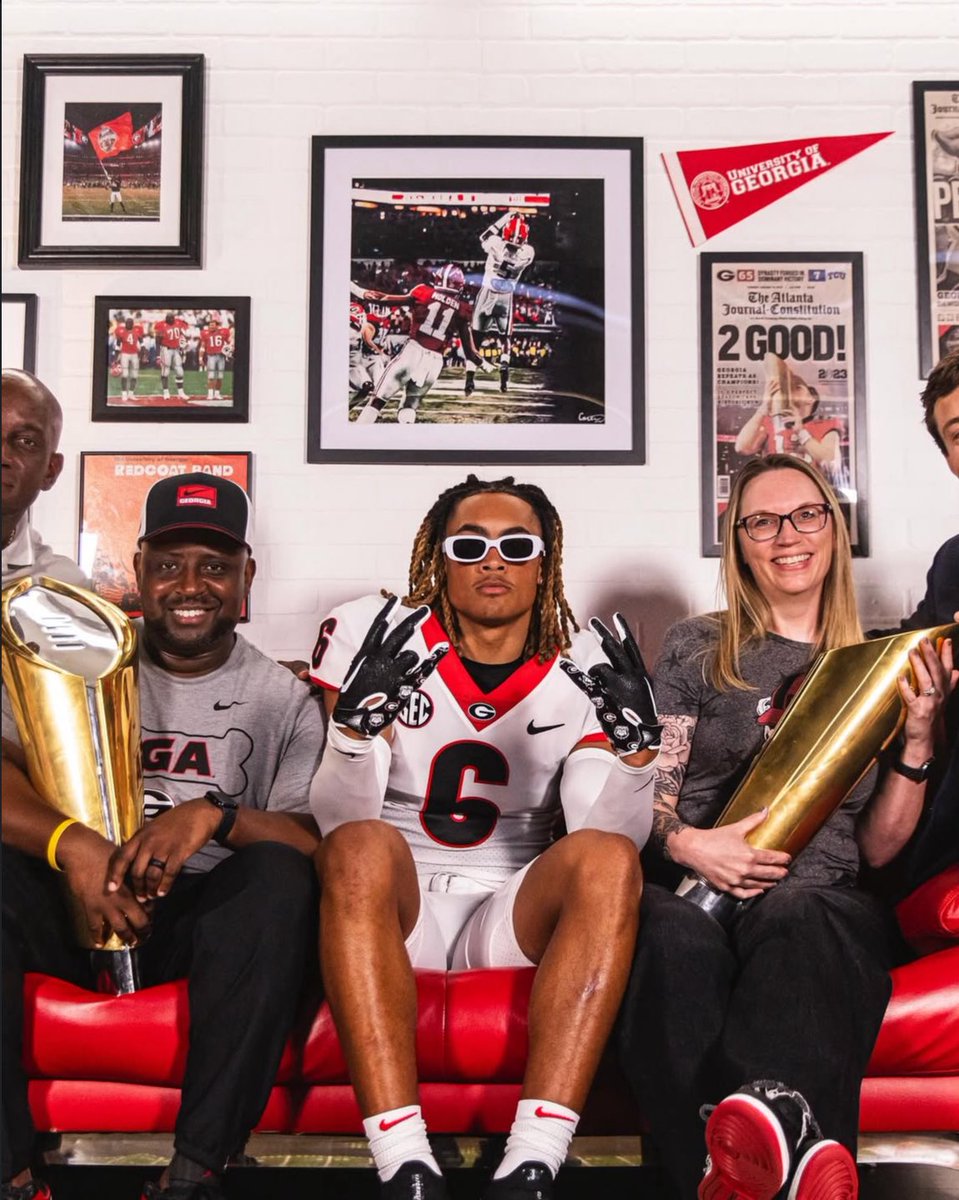 Blessed to receive an offer from Georgia 🐶<a href="/AnnaH247/">Anna Adams</a> <a href="/FriedmanAdamm/">Adam Friedman</a> <a href="/adamgorney/">Adam Gorney</a> <a href="/ChadSimmons_/">ChadSimmons</a> <a href="/TomLoy247/">Tom Loy</a> <a href="/CoachDee_UGA/">Donte Williams</a> <a href="/PRAYHUD/">Prather Hudson</a> <a href="/coachSamGreiner/">Sam Greiner</a> <a href="/CoachRWilliams7/">𝗥𝗼𝗯𝗲𝗿𝘁 𝗪𝗶𝗹𝗹𝗶𝗮𝗺𝘀 - 𝗨𝗦𝗔𝗪</a>