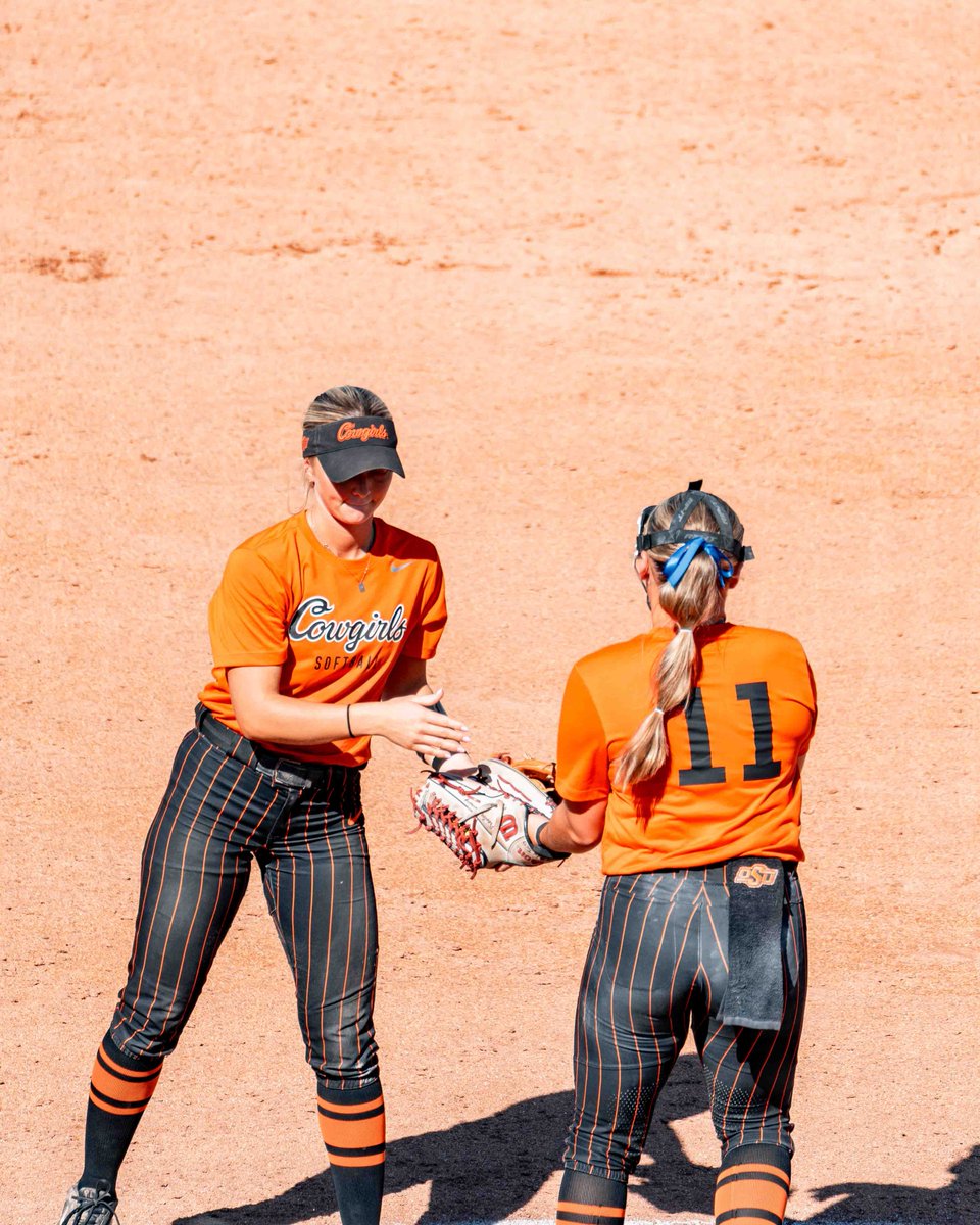 That's all she wrote. 

The Cowgirls secure another point in the 11th to make it 5-3, but the scrimmage is being cut short and the 11th is the final inning we'll play. 

Thanks for coming out, <a href="/RazorbackSB/">Arkansas Softball</a> 🤝