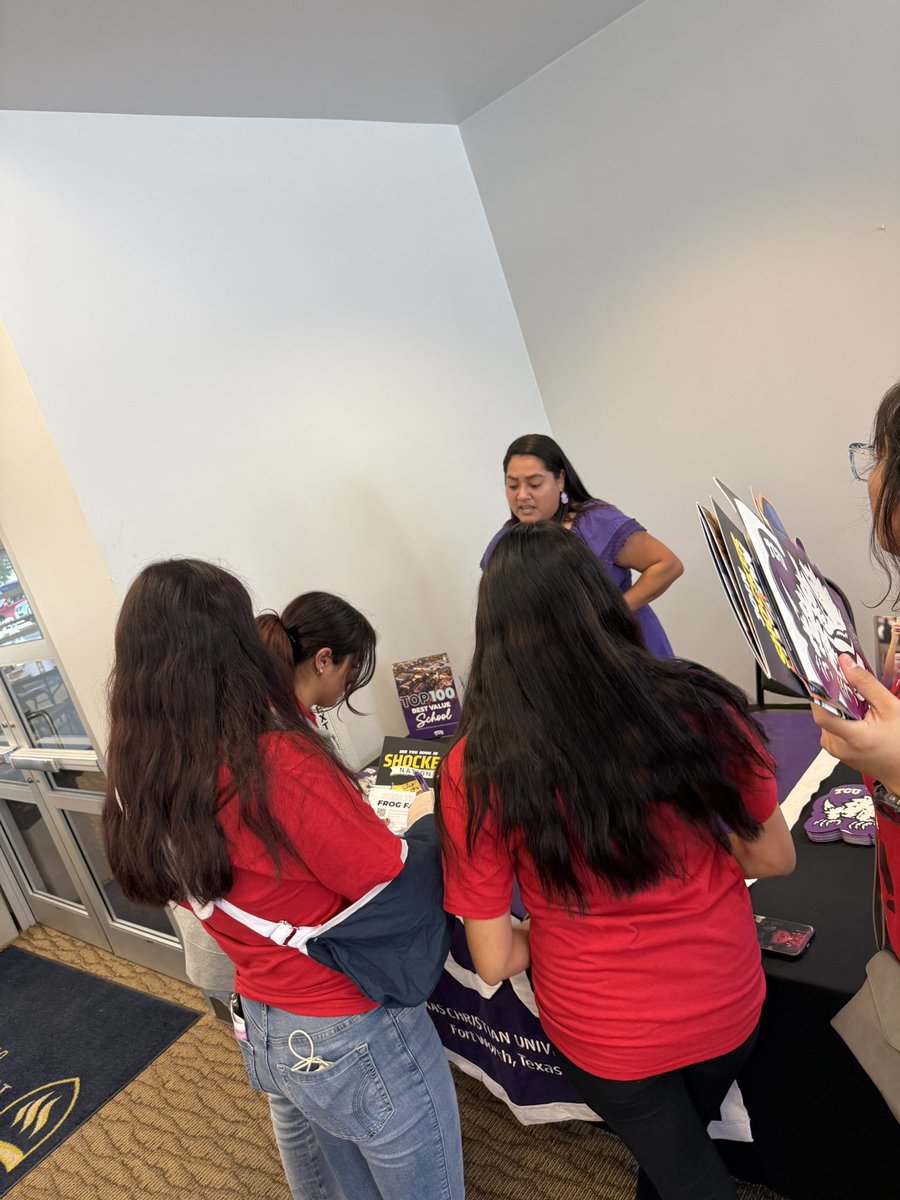 Jasma_Hayes's tweet image. Thank you @girls_inc and @TexasWesleyan for providing an empowering experience for our girls. They heard from college students, explored a college fair, and gained valuable insight into postsecondary opportunities. @NorthSideFWISD 
#ElevateEverything #FutureLeaders