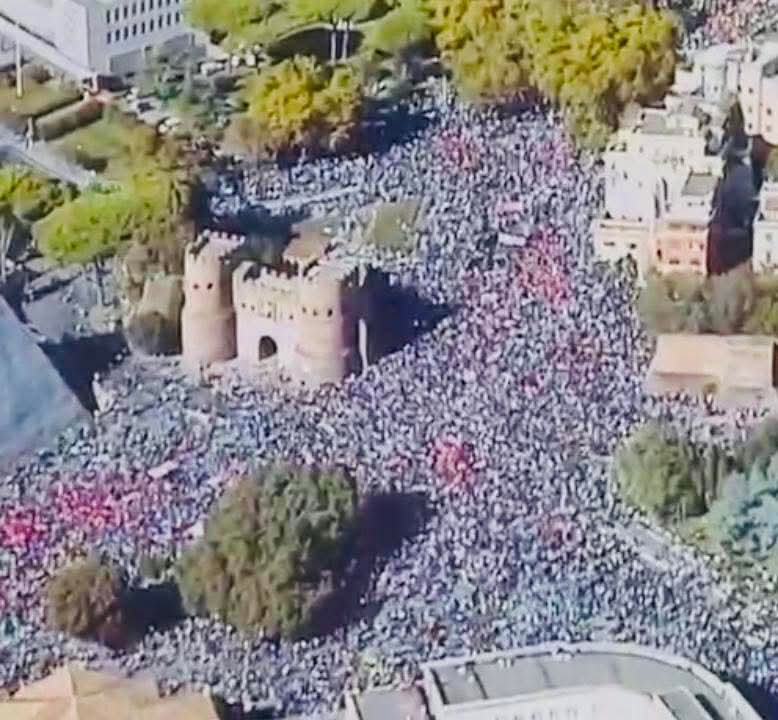 Weekend lungo.

Tanto lungo.

Povera Gioggia donna madre cristiana sionista.

#freepalestine #palestinalibera #gaza #flotilla #GlobalSumudFlotilla