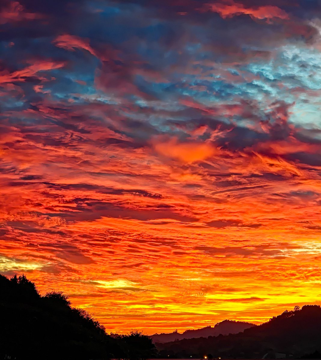 yo_mismo1's tweet image. Incredible sunset 😱

Shot on @oneplus x @hasselblad

#ShotOnSnapdragon #Snapdragon8Elite #SnapdragonInsiders

#ShotOnOnePlus 13 #OnePlusCommunity  #NeverSettle
@OnePlus_ES @OnePlus_Europe @OnePlus_FI  @OnePlus_USA