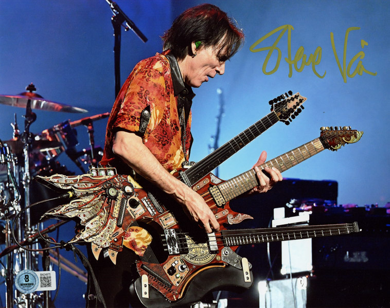 VeriSigned's tweet image. Six strings, infinite impact 🎸 These signed shots of #SteveVai are more than #autographed—they’re snapshots of a virtuoso who bent sound into art. eBay tinyurl.com/3f3asn4s and Amazon tinyurl.com/mr366wdk
#SteveVai #guitarlegend #grammywinner #virtuoso #authentic #beckett