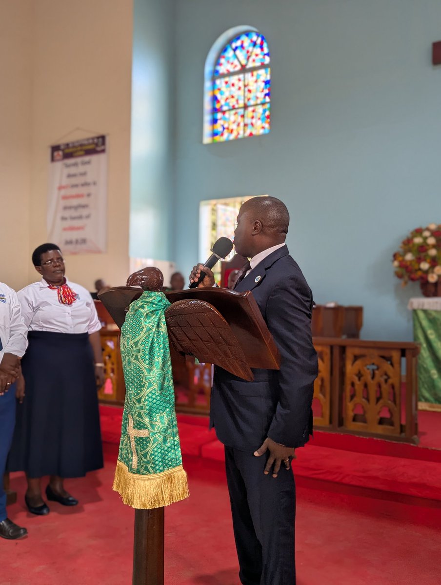 LuziraSecSch's tweet image. ✨ S.4 Candidates Dedication Service – 2025 ✨
The Rt. Rev. Dr. James Bukomeko Salongo, Bishop #MityanaDiocese, who in his sermon reminded us that “there’s no testimony without a test.”
 600+ students were dedicated 
#LuziraSS #DedicationService #S4Candidates #ExcellenceWeEndure
