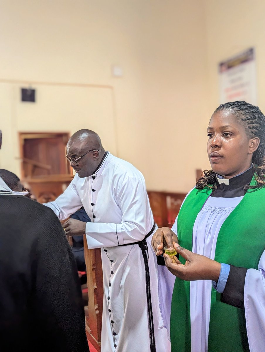 LuziraSecSch's tweet image. ✨ S.4 Candidates Dedication Service – 2025 ✨
The Rt. Rev. Dr. James Bukomeko Salongo, Bishop #MityanaDiocese, who in his sermon reminded us that “there’s no testimony without a test.”
 600+ students were dedicated 
#LuziraSS #DedicationService #S4Candidates #ExcellenceWeEndure