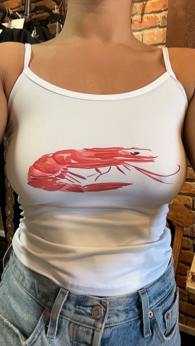 jfazzers's tweet photo. Am I tripping or is this obviously a shrimp https://t.co/WLPzhiTwyA