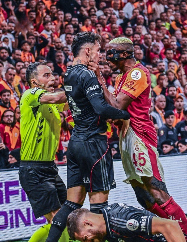 Arsızın götüne kazık sokuşlar,bu tıkırtı nerden geliyor demiş 😁 <a href="/GalatasaraySK/">Galatasaray SK</a>