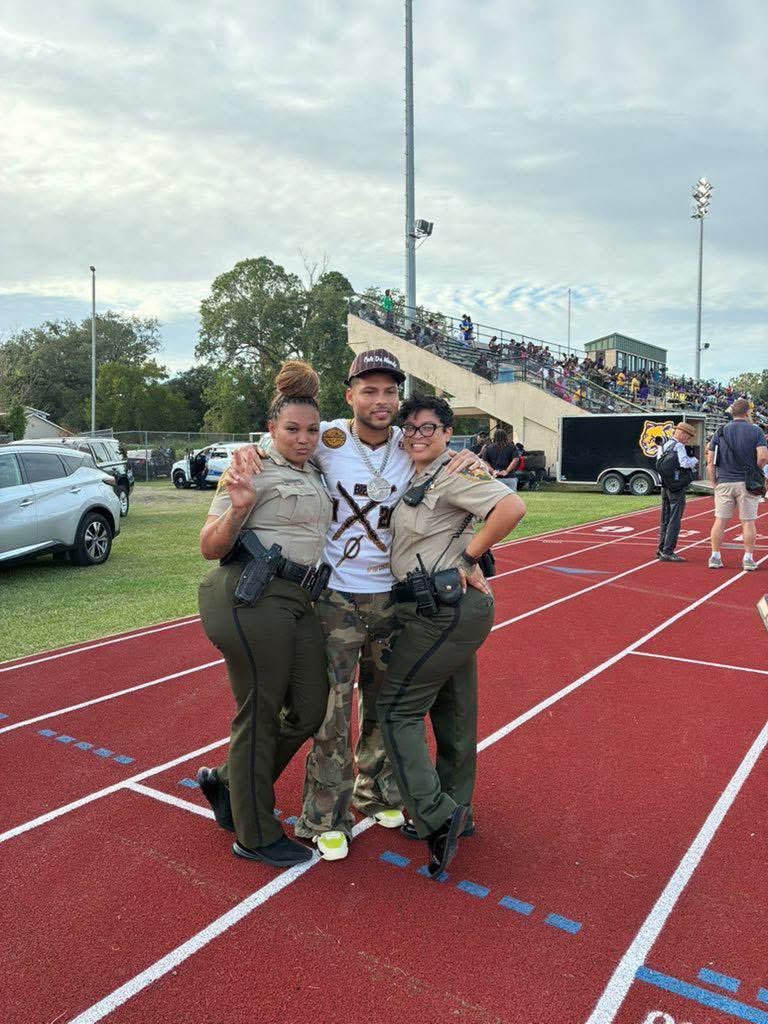 The retired NFL player Tyrann Mathieu is in attendance at a high school football game 😳