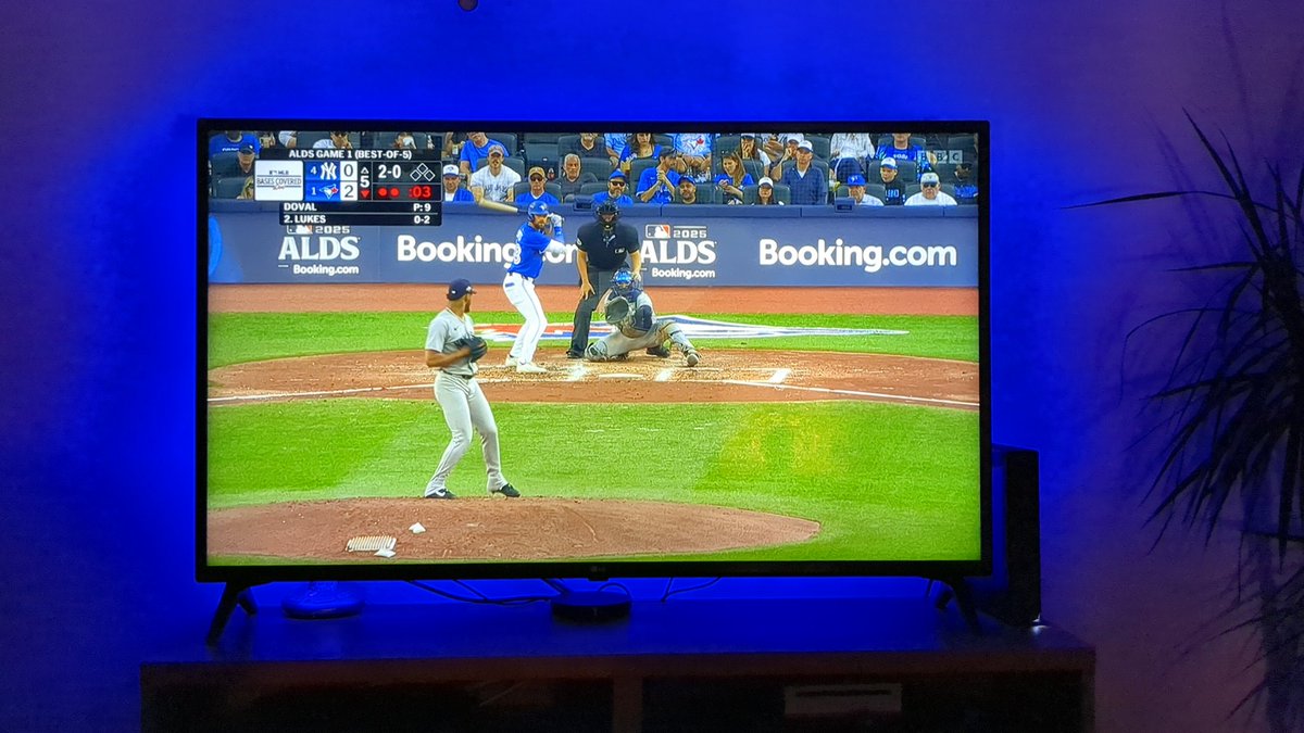 JohnTGraham21's tweet photo. @MLBEurope @RoFlo @JakePeavy_22 @felixwhite #basescoveredlive Let's go Blue Jays ⚾🏆 https://t.co/cafCvmfUVg