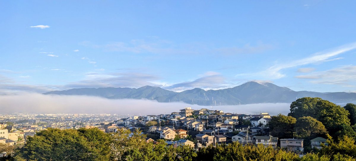virtuewide's tweet photo. 入院から10日
立ち上がれるようになった
ここは盆地だから
病室から朝霧が綺麗に見える https://t.co/NIJhLrNeZY