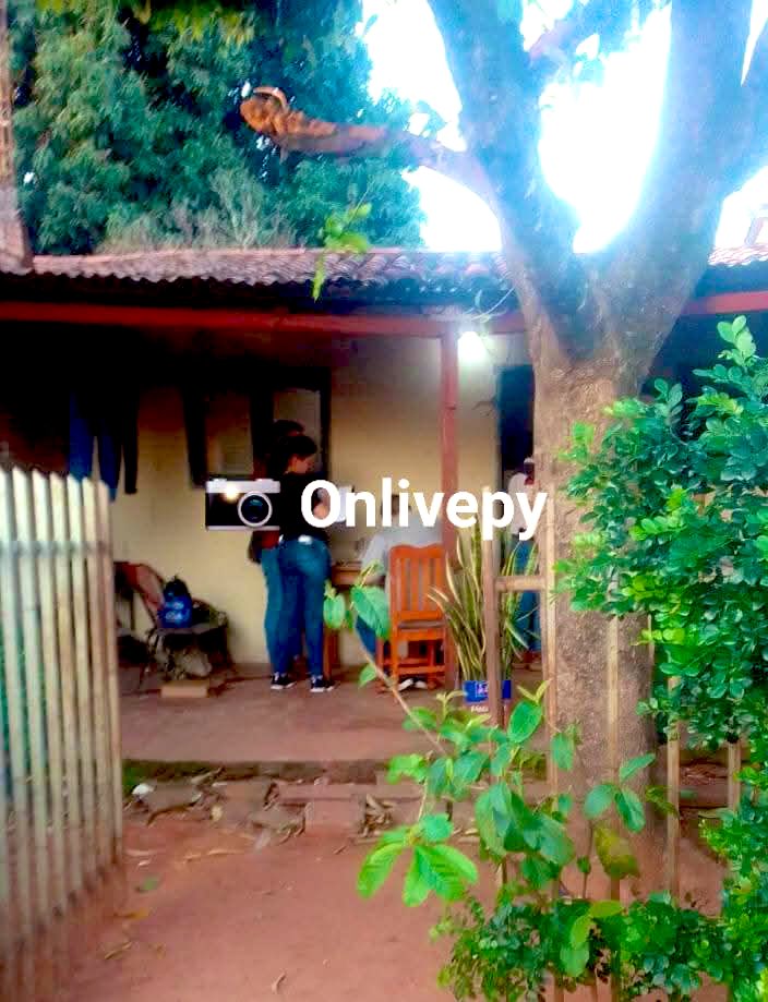 onlivepy's tweet image. En búsqueda de los sicarios del Teniente Coronel Guillermo Moral , se realizó el allanamiento en una vivienda en San Antonio, según los investigadores uno de los sicarios sería menor de edad.
Información en desarrollo