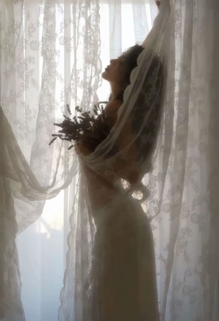 dollbodydoesoul's tweet image. an angel wrapped in white lace