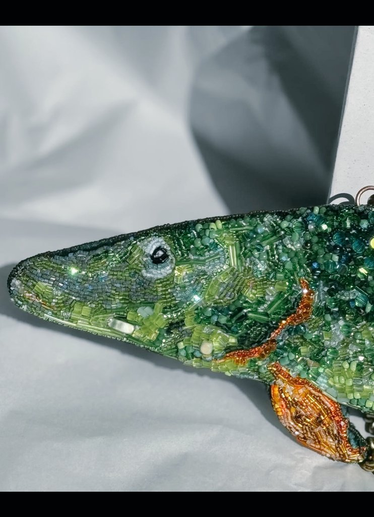 aligatorsha13's tweet image. тем временем в тредс продают щукасумку за 550$