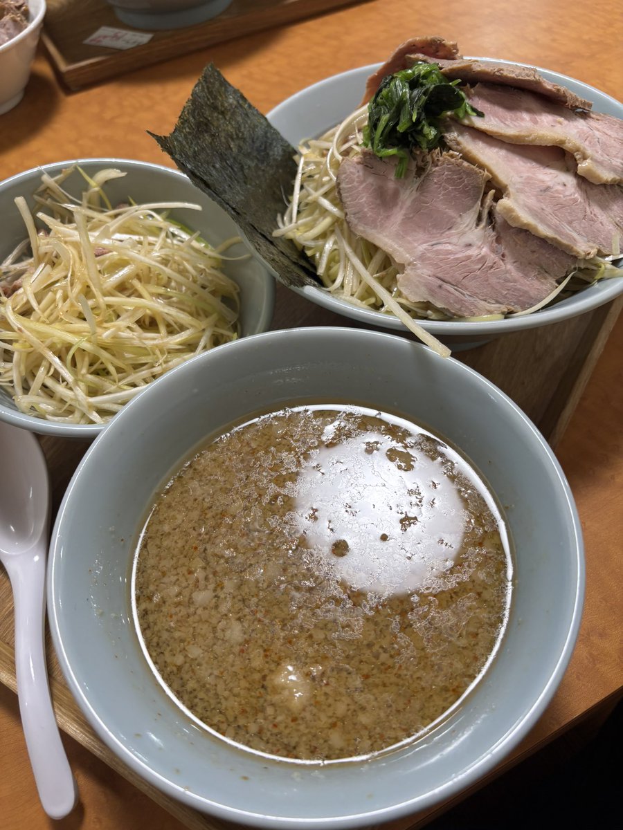 tsuki_to_hikari's tweet image. さいたま市緑区の「ラーメンショップ大門 福大亭」さんでネギチャーシューつけ麺中盛🍜ネギ増し、酢抜き
つけ麺でもネギワシワシ美味い❗️
ご馳走様でした🙏
#埼玉 #さいたま #大門 #ラーメン
#ラーメンショップ #福大亭