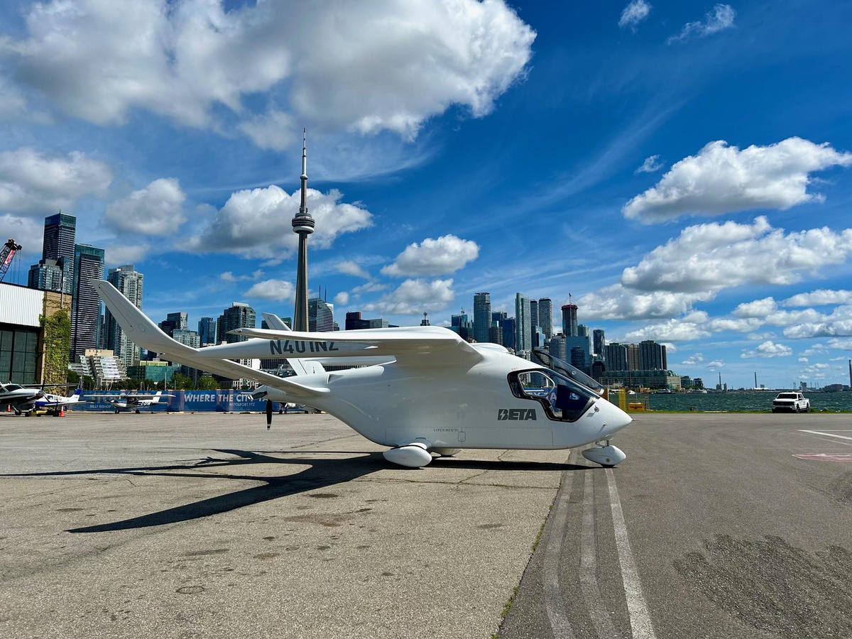 WWAircraftFerry's tweet image. Electric aircraft charging is coming to Canada and this is what you need to know!✈️
#AviationTech #ElectricAirplanes bit.ly/3IAOCKa