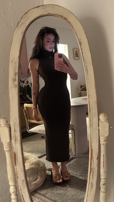 2 pic. Friday night https://t.co/EgFkkfolwH