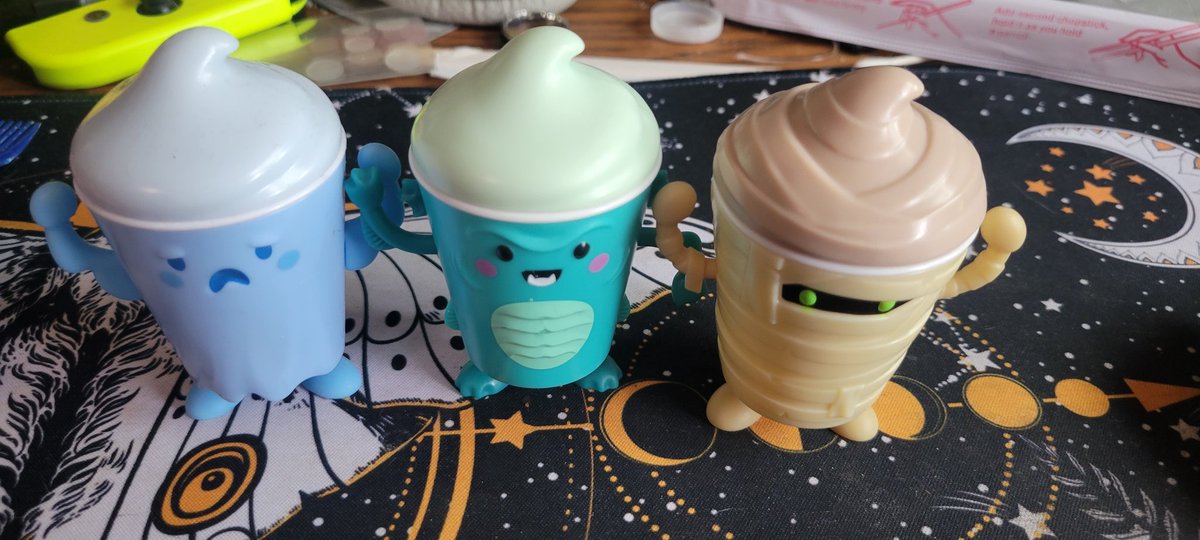 charmcharchar's tweet photo. Unrelated:
Look at my little figures :3 https://t.co/KQMVySWKRV