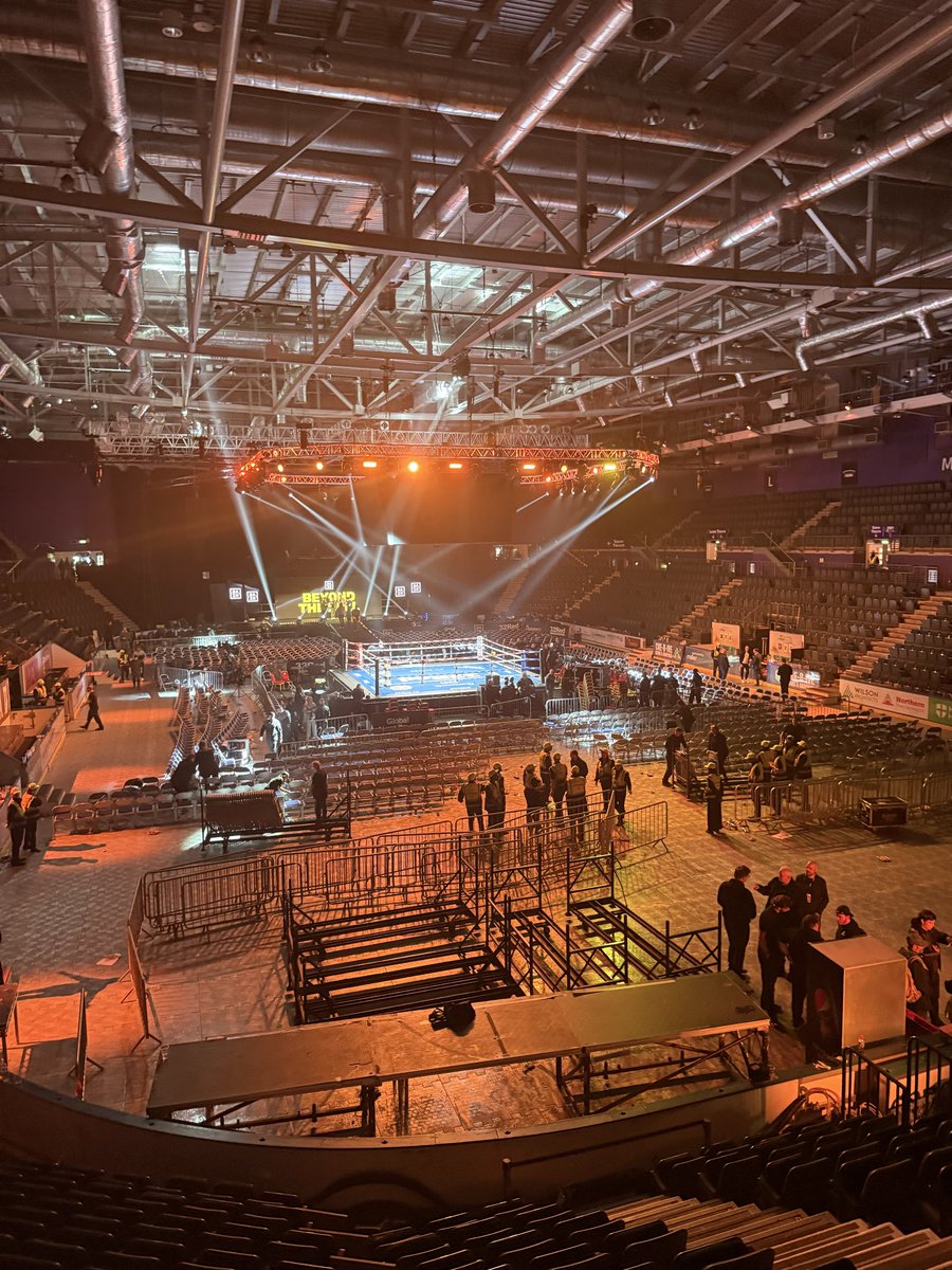 scottbamby's tweet image. Tried to hang about for a selfie with my hero @BarryJonesBox but to no avail😭