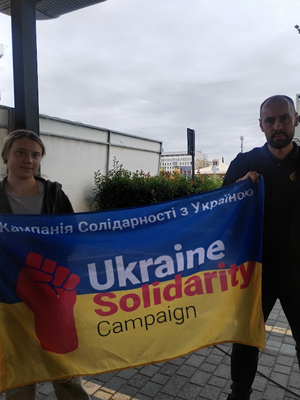 Free Greta Thunberg!

"The campaigner has told Swedish officials she is being subjected to harsh treatment in Israeli custody after her detention and removal from a flotilla carrying aid to Gaza"
theguardian.com/world/2025/oct…

(Below at the occupied GKN factory near Florence, October)