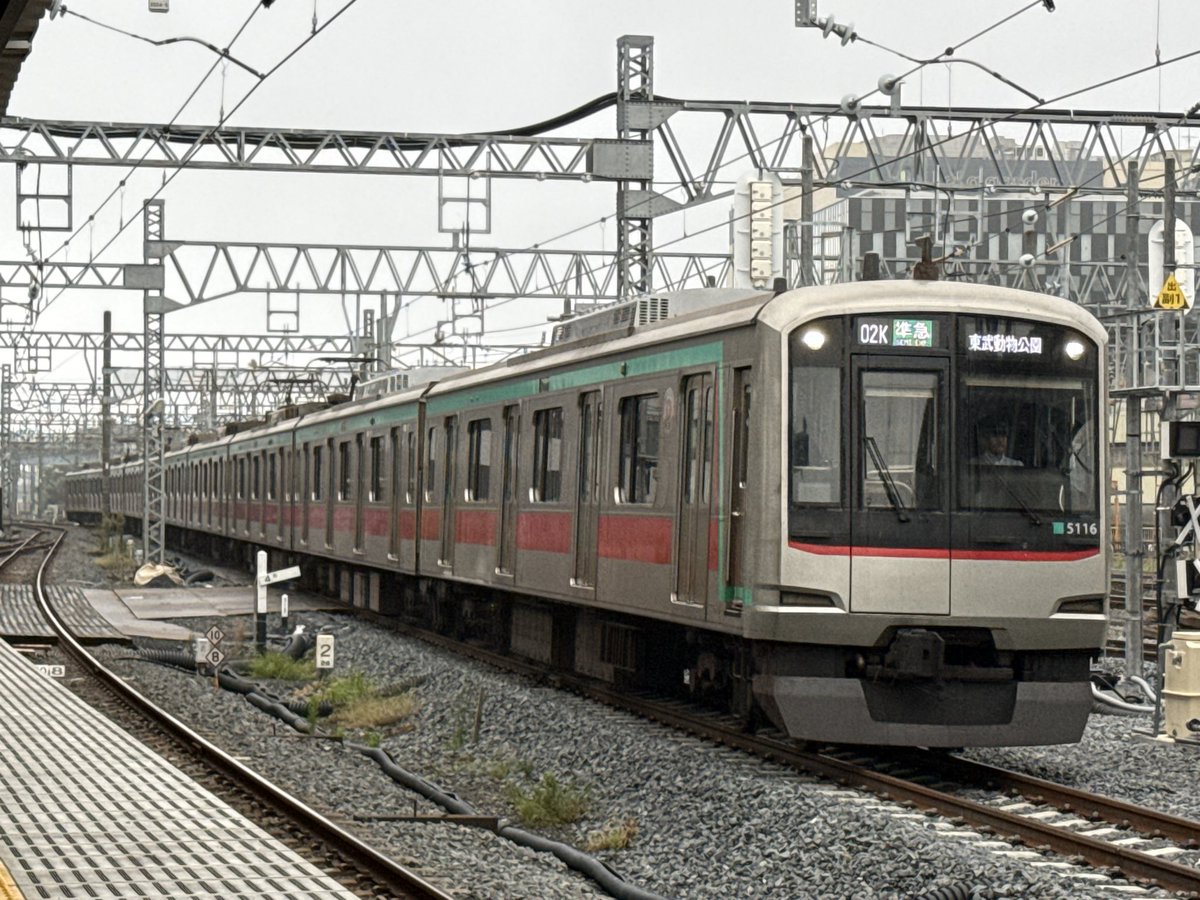 Rail_Channel's tweet photo. 2025.10.5 #春日部 仮設3番線 4番線
3️⃣4️⃣5️⃣6️⃣7️⃣8️⃣と賑やかな停目。下り先端は7両が限界
#10030型 #11437F #スカイツリーライン #5000系 #5116F #田園都市線 https://t.co/fw7iCeHPeW