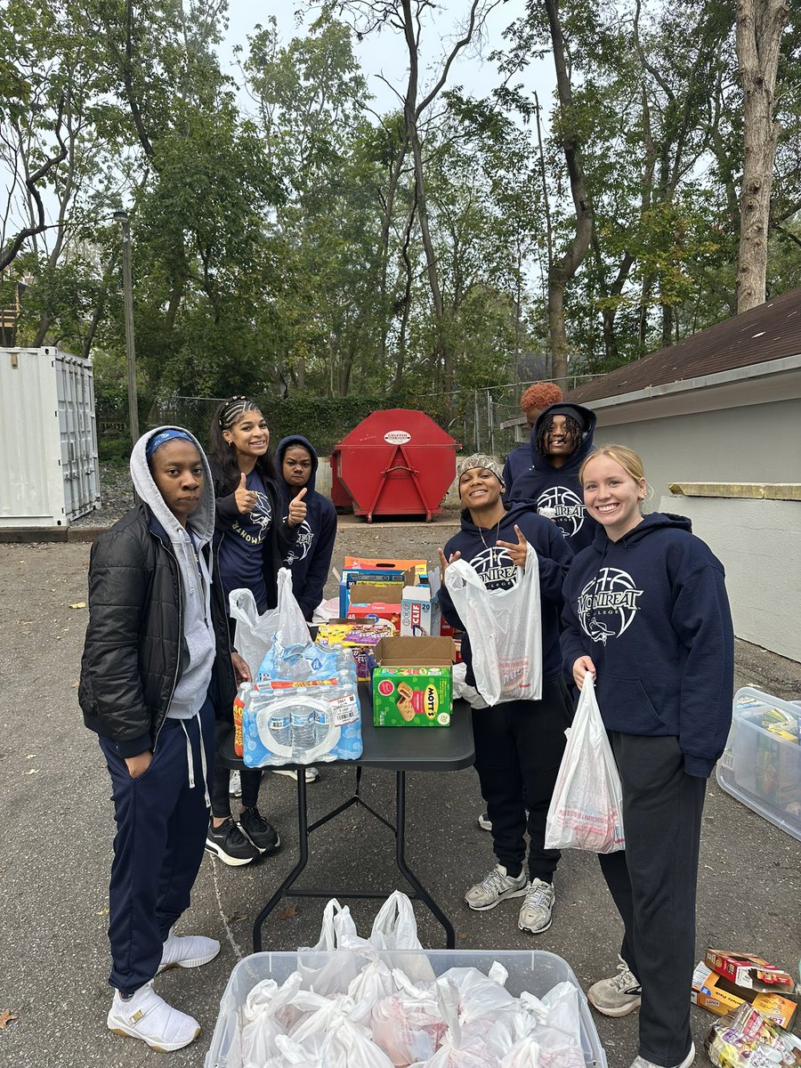 MontreatWBB's tweet image. Our girls had the opportunity to serve with LOT Ministries this morning! What a blessing it is to be the hands and feet. #uncommon