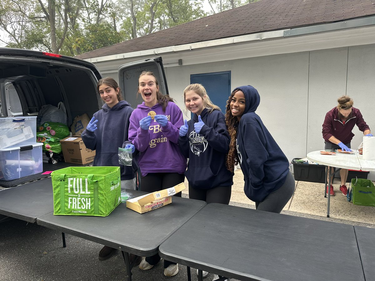 MontreatWBB's tweet image. Our girls had the opportunity to serve with LOT Ministries this morning! What a blessing it is to be the hands and feet. #uncommon