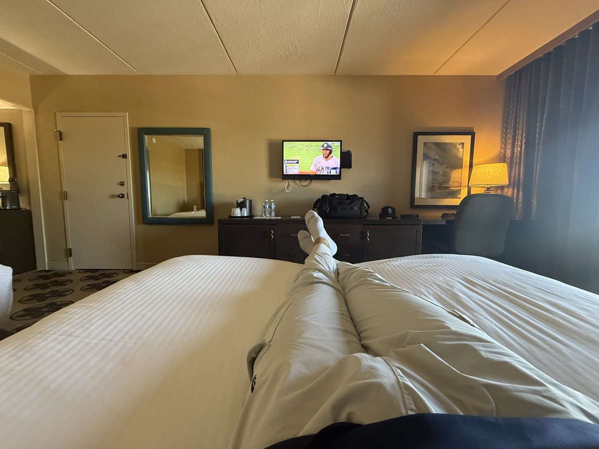 Jeff Dye (@jeffdye) on Twitter photo Not trying to shame this hotel but we gotta work on these TV sizes. Not trying to shame this hotel but we gotta work on these TV sizes.