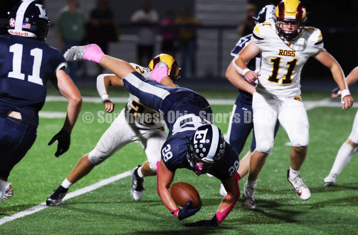 FOOTBALL: Breedlove big on both sides of the ball as Edgewood fights off Ross for rivalry victory ... Skip Weaver's comprehensive report with comments from both coaches and Edgewood's Carter Breedlove, plus 43 professional Ron Alvey photos with captions swohiosportsdaily.com/2025/10/04/bre…