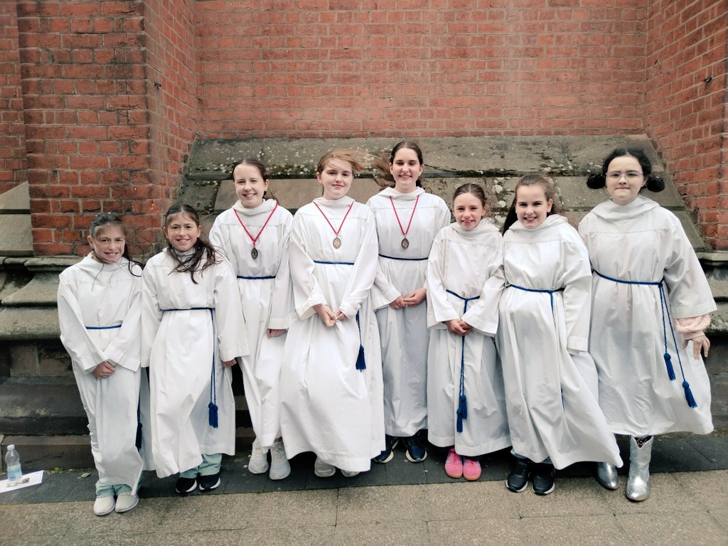 OlolLiturgy's tweet image. Beautiful Thanksgiving Mass for Guild of St Stephen today in a packed @RCBirmingham @StChadsBirm ⛪. Altar servers from @ourladyoflourd1 @DunstansPrimary @BC_Chaplaincy 🙏. #ServiceToOthers #YearOfHope #PilgrimsOfHope