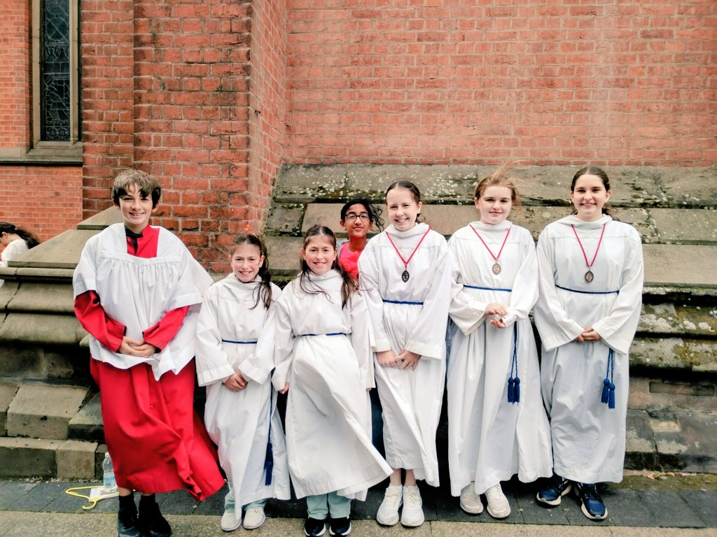OlolLiturgy's tweet image. Beautiful Thanksgiving Mass for Guild of St Stephen today in a packed @RCBirmingham @StChadsBirm ⛪. Altar servers from @ourladyoflourd1 @DunstansPrimary @BC_Chaplaincy 🙏. #ServiceToOthers #YearOfHope #PilgrimsOfHope