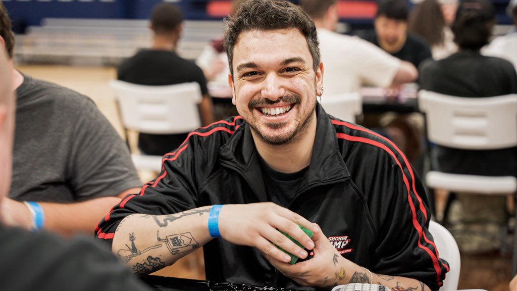TheDistantCoder's tweet image. I love card games man!
#NewProfilePic 

(📸 by @danxkirby)