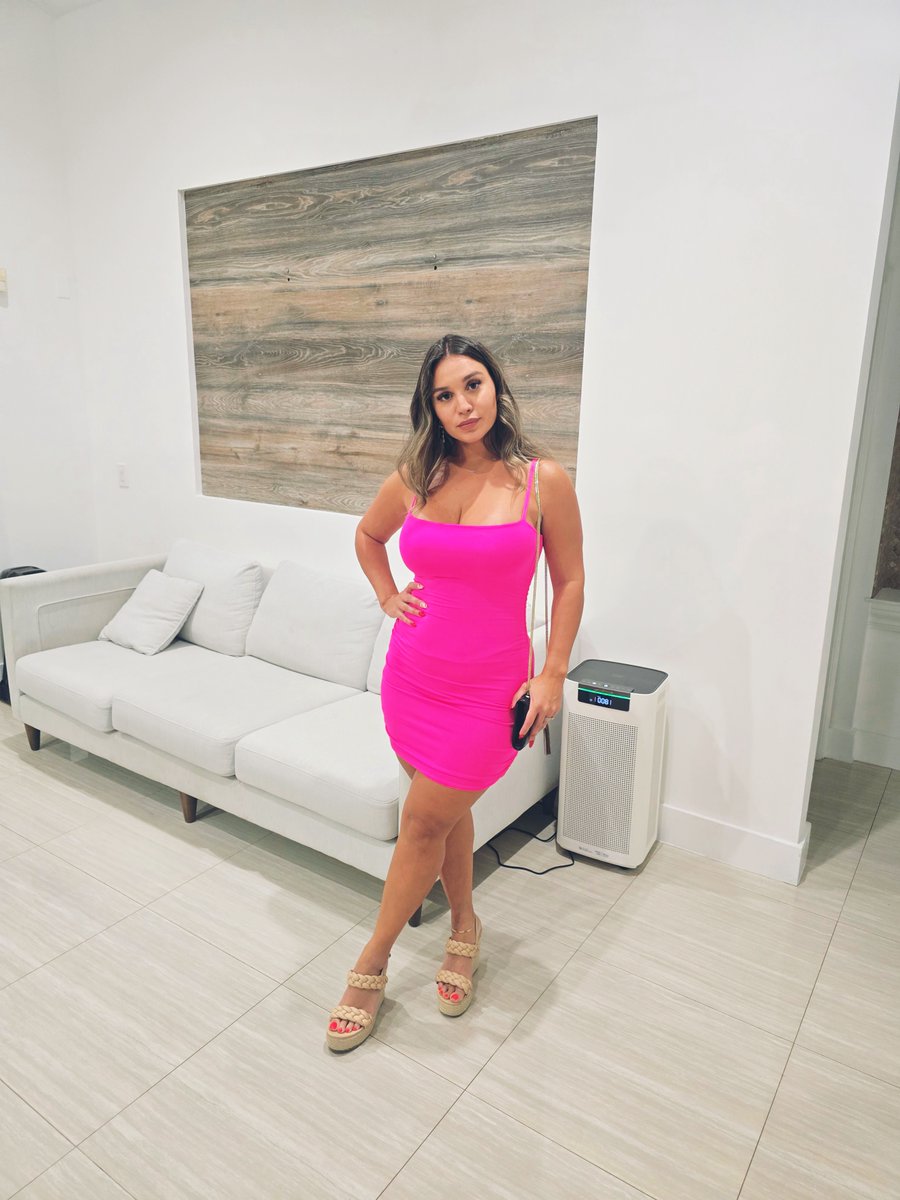 LexisStarModel's tweet image. Pink means pause… and stare 😘💖