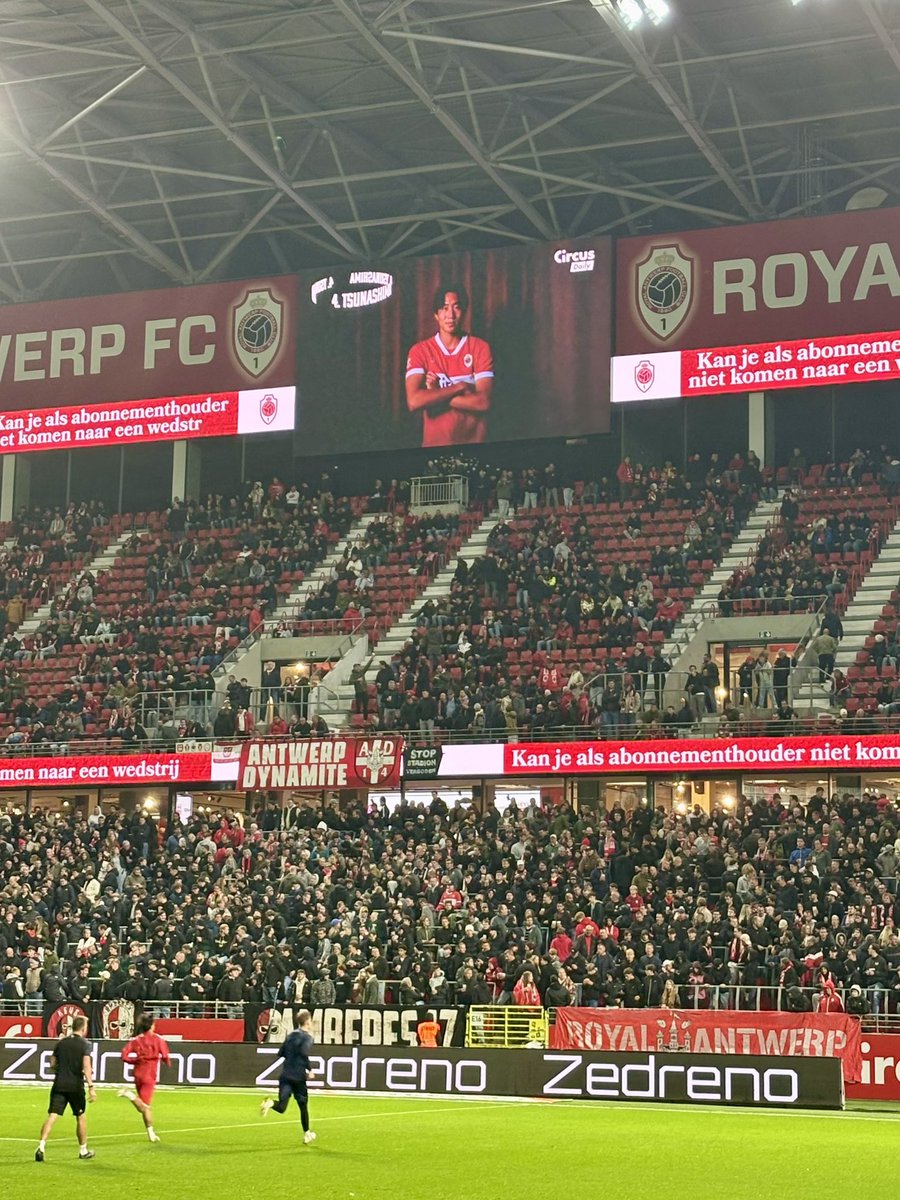 verderen's tweet photo. アントワープvsセルクル・ブルッヘは1-1の引分け。
ツナは3バックの真ん中でフル出場、GKはお隣りの野澤さんが初スタメンでした。

今日は味方のミスから追い付かれてしまったけれど、身体を張って堂々と闘う姿に更なる飛躍を期待。
ツナが安心してこっちで闘うためにも、ヴェルディはしっかり残留を！ https://t.co/gnDz83kD9V