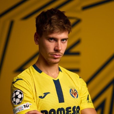 BarcaTimes's tweet photo. 🚨 Marcelino: “Even if you ask me 200 questions about the referee, I won’t talk. But if you’re asking that many… maybe something did happen, right? We were playing well and creating danger, the opponent wasn’t doing much either, until everything changed, and there was nothing we could do.”

🚨 Juan Foyth: “If I give my opinion on the refereeing, they will sanction me.” 🟡🔵😯 #LaLigaWatch
