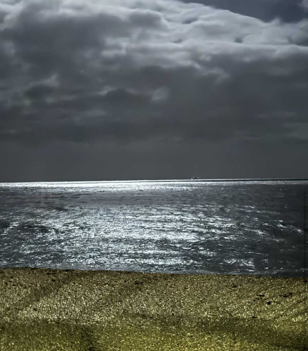 Living in seaton east Devon has some of the best chill out moments before 
The amazing week ahead of us.