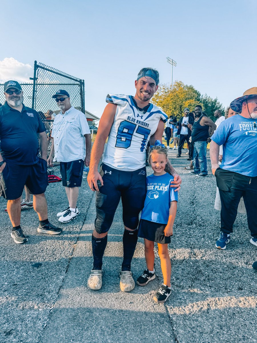 I pity the fool that ever tries to mess with our girl! Pt.1.  #BigBrothers <a href="/CoachBright11/">Jay Bright</a>