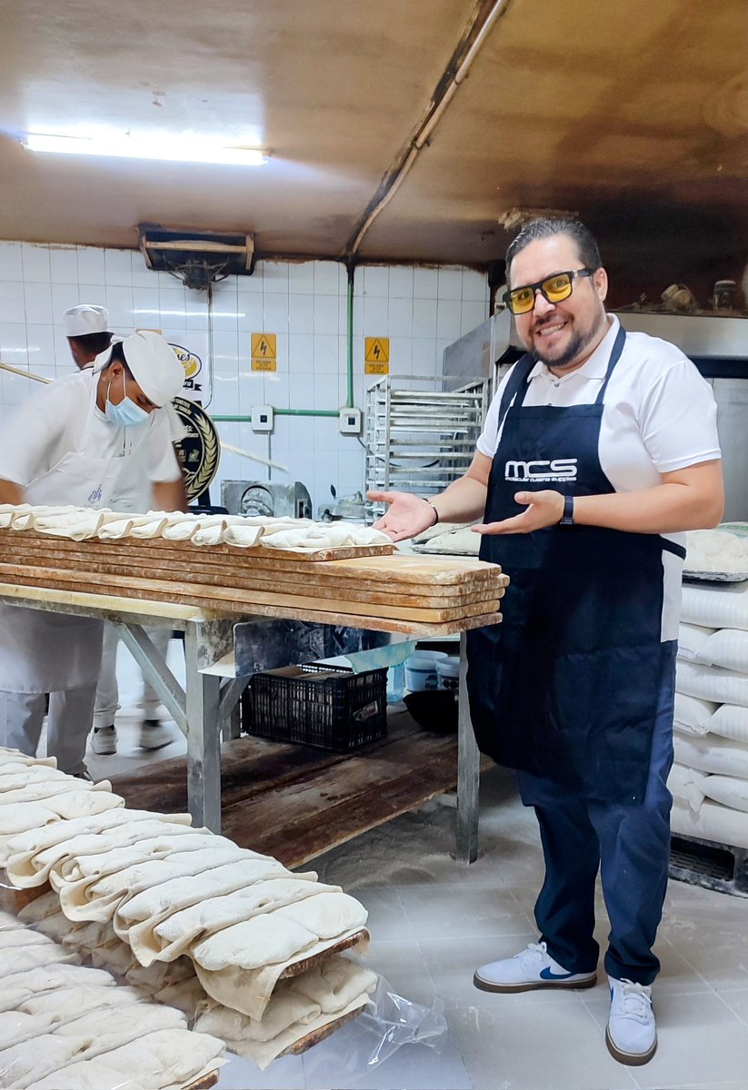 🔥👨‍🍳 En nuestra vista a Torreón, nos lanzamos a una panadería local 🧑‍🍳💥 donde vivimos la experiencia completa de hacer… ¡pan francés! 🥖🇫🇷

Harina por todos lados, risas, horno caliente y el olorcito a pan recién hecho que ufff 🔥 no se supera.

<a href="/OCVTorreon/">OCV Torreón</a> 🥐🍞 #Alextremo 🌎